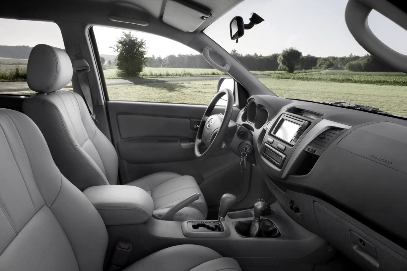 Toyota Hilux 2009 - Interior