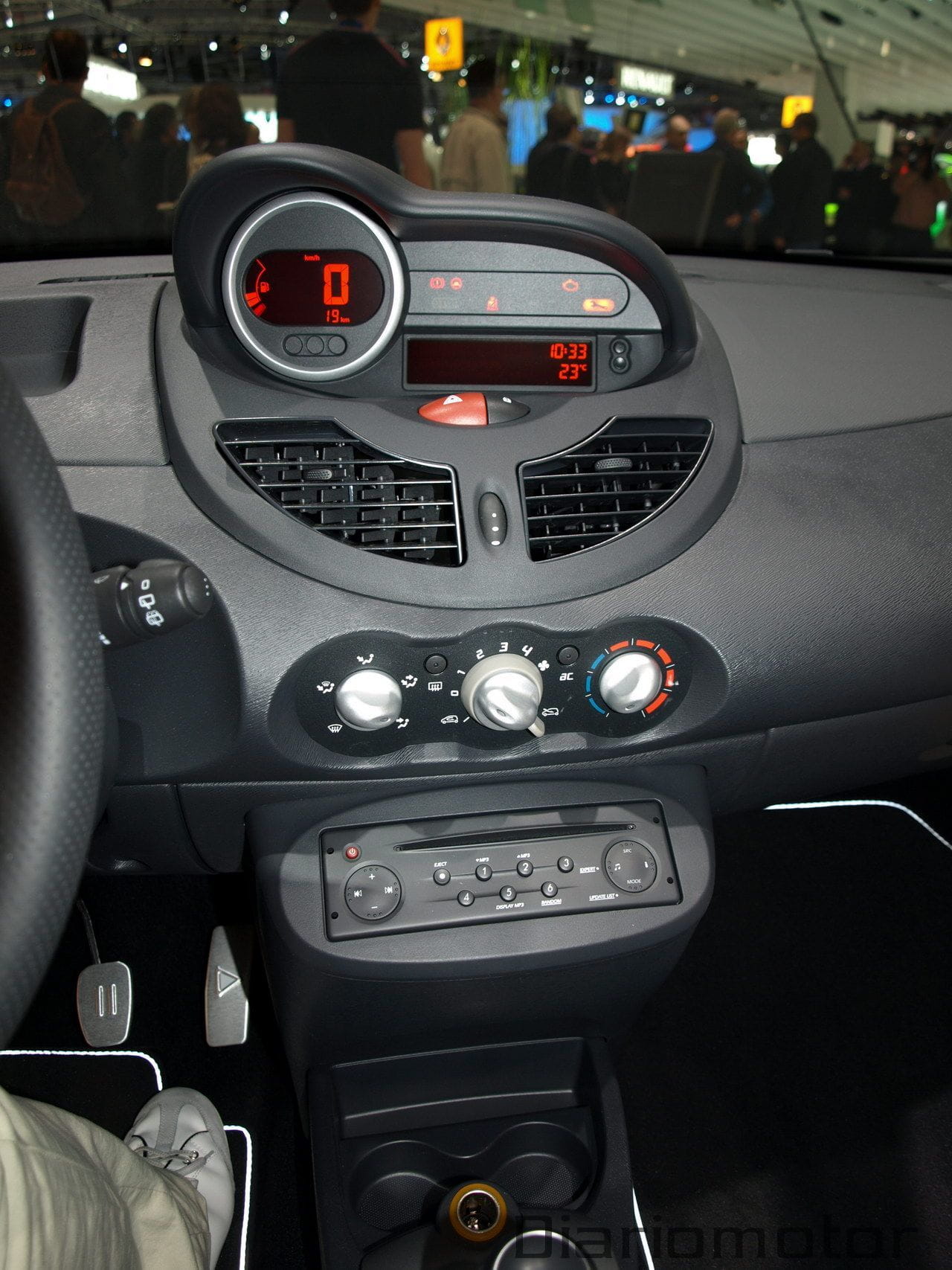 renault-twingo-rs-paris-2008-14