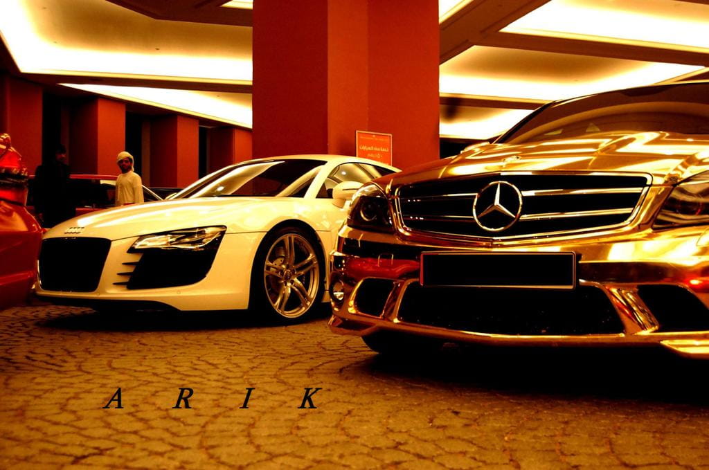 Mercedes C 63 AMG dorado, sólo en Dubai