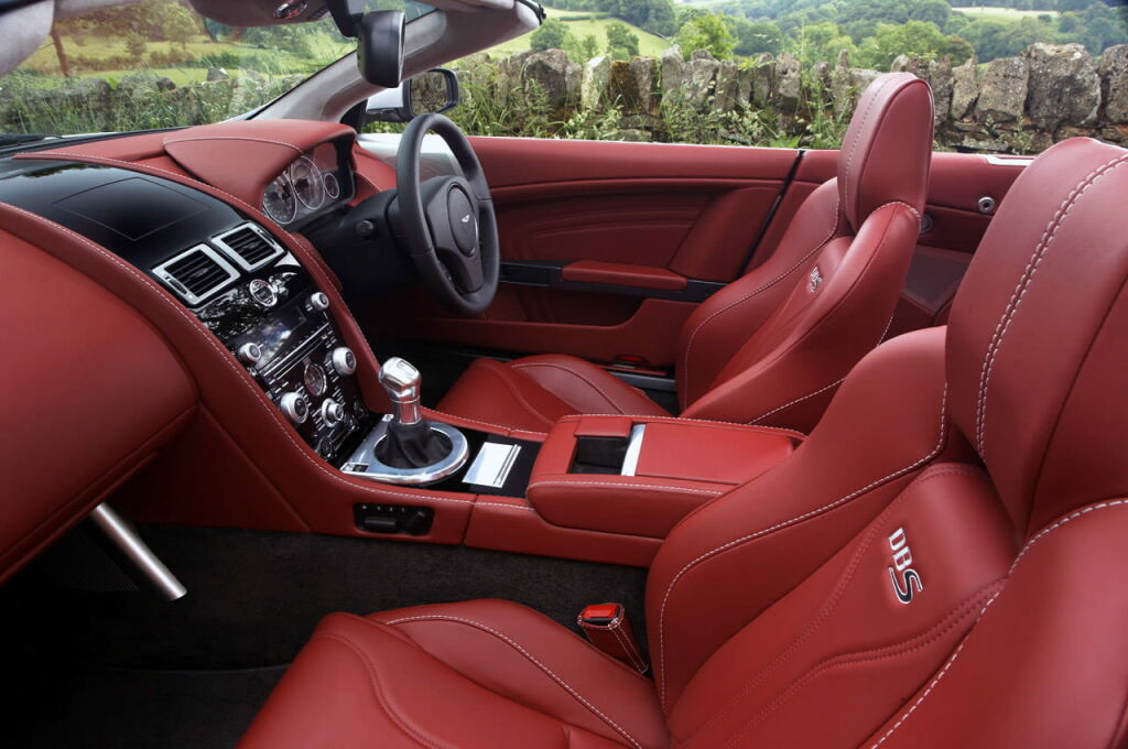 Aston Martin DBS Volante