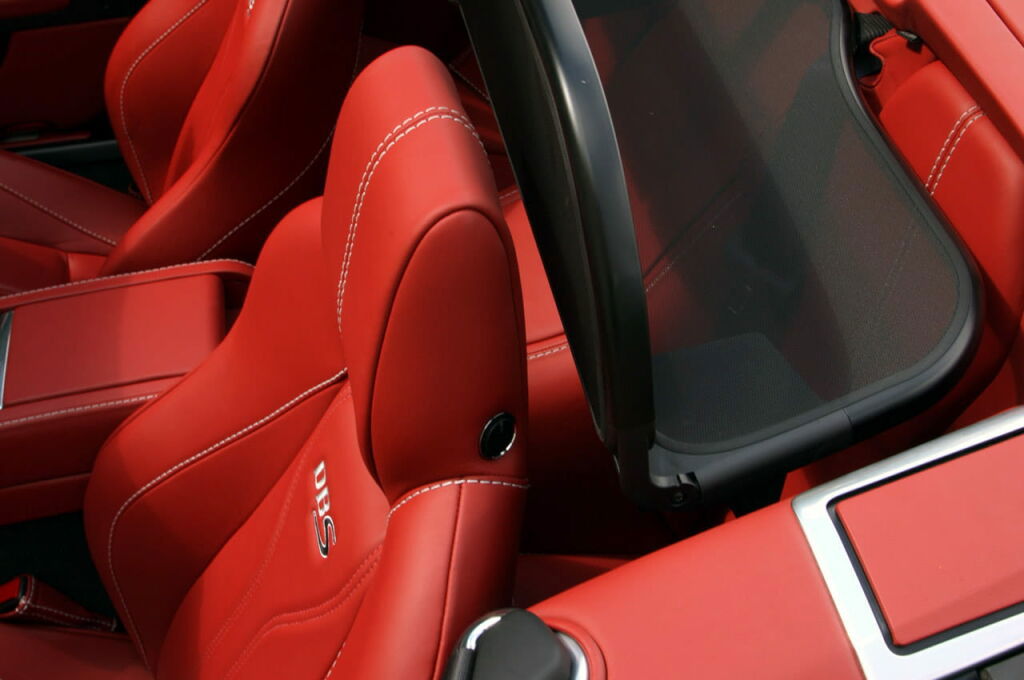 Aston Martin DBS Volante