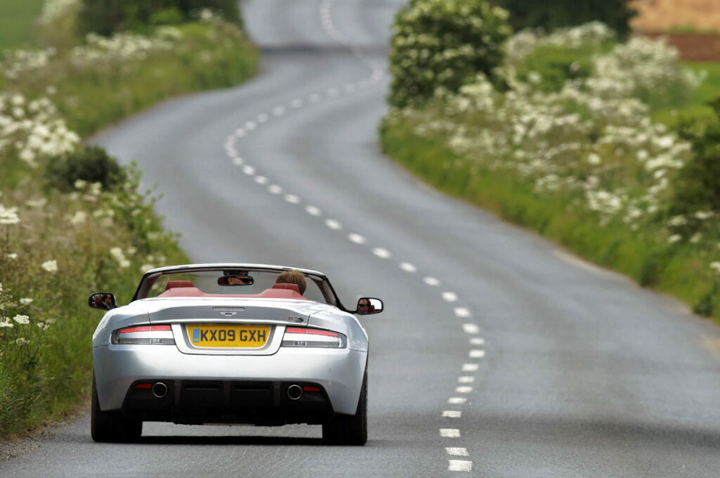 Aston Martin DBS Volante