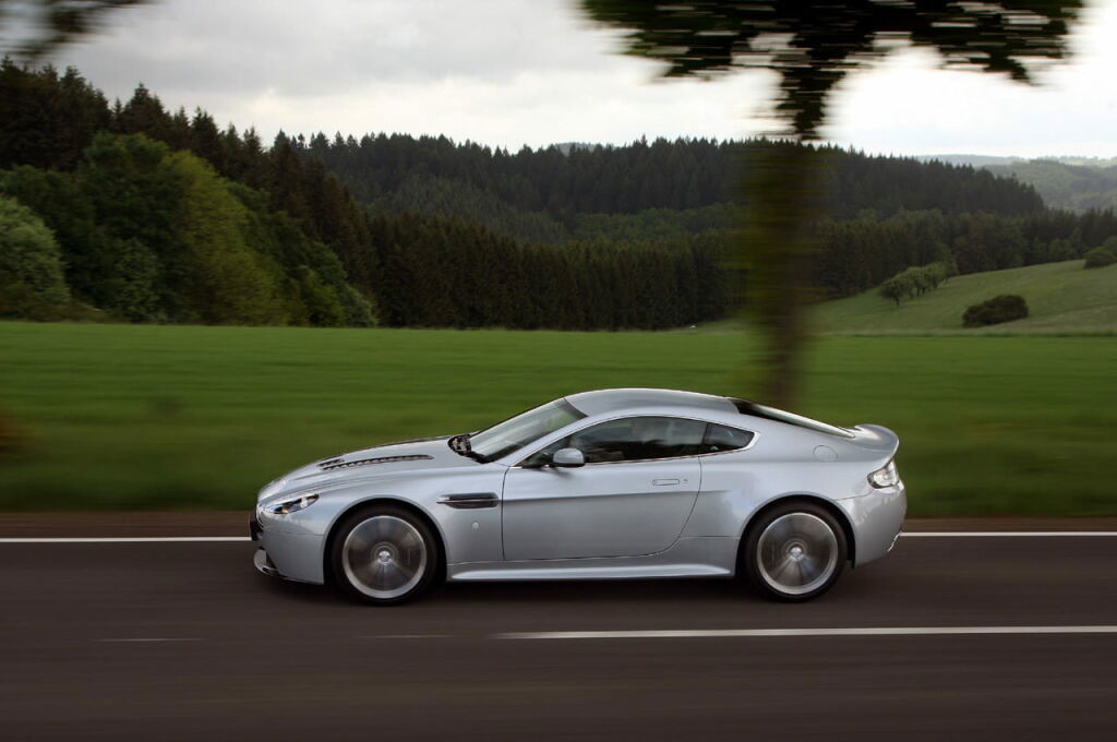 Aston Martin V12 Vantage