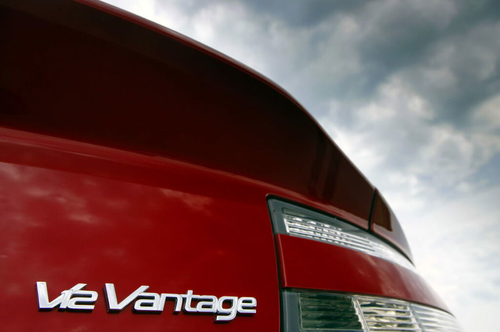 Aston Martin V12 Vantage