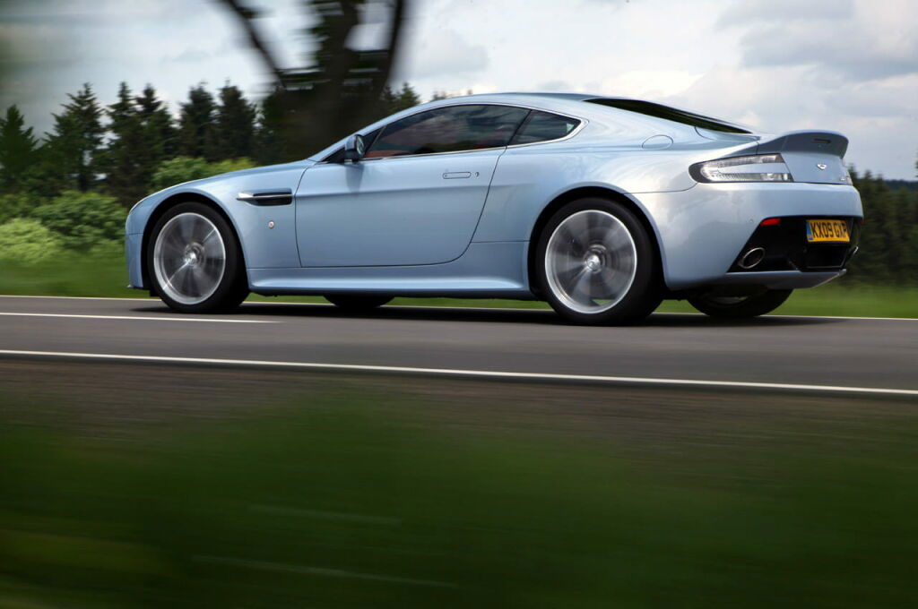 Aston Martin V12 Vantage