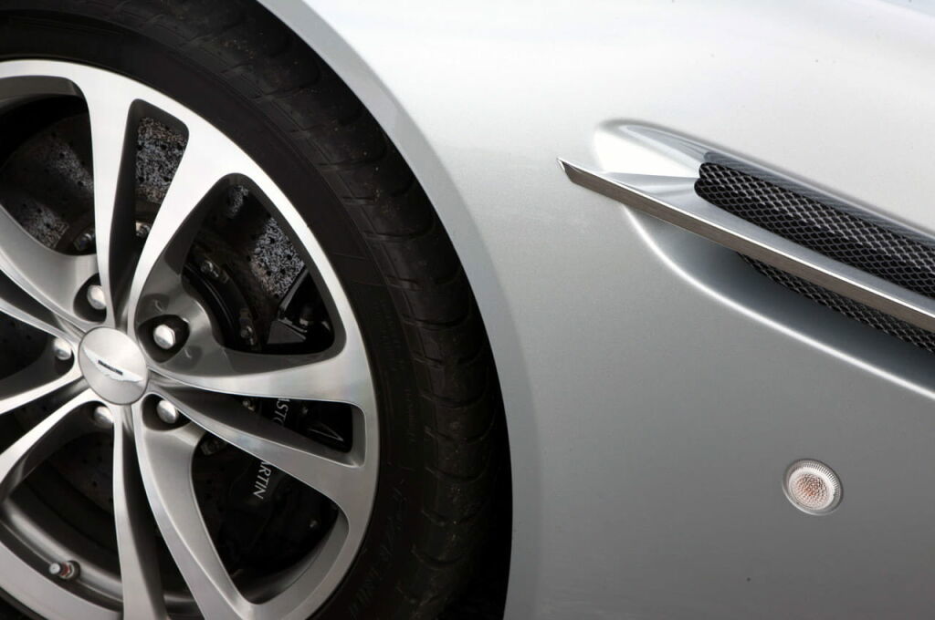 Aston Martin V12 Vantage
