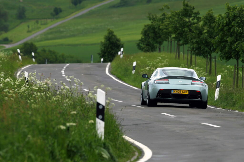Aston Martin V12 Vantage