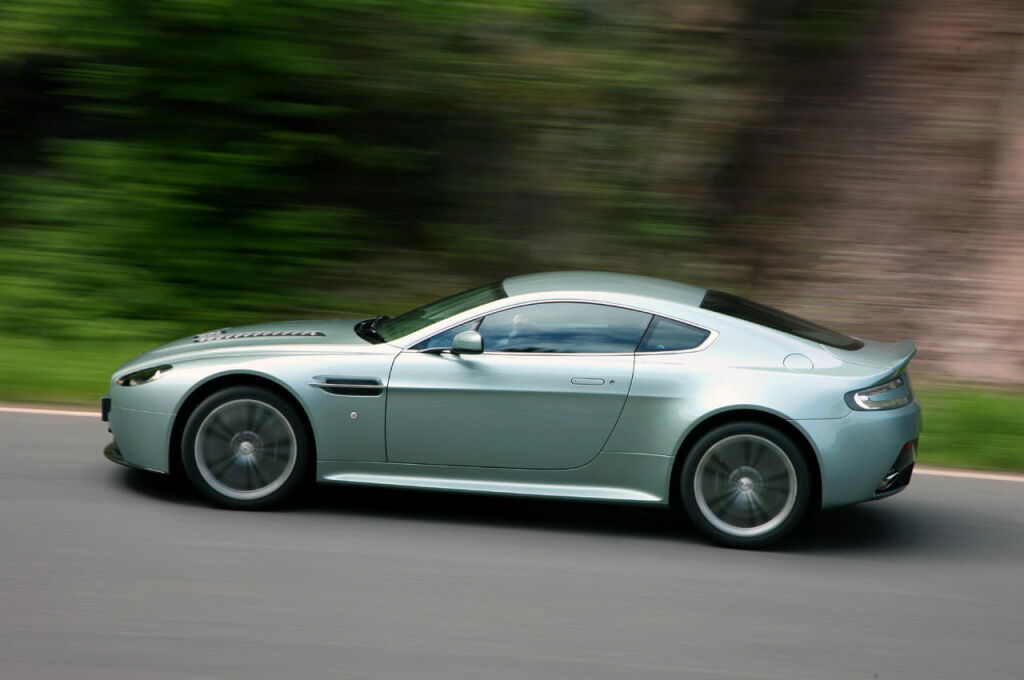 Aston Martin V12 Vantage
