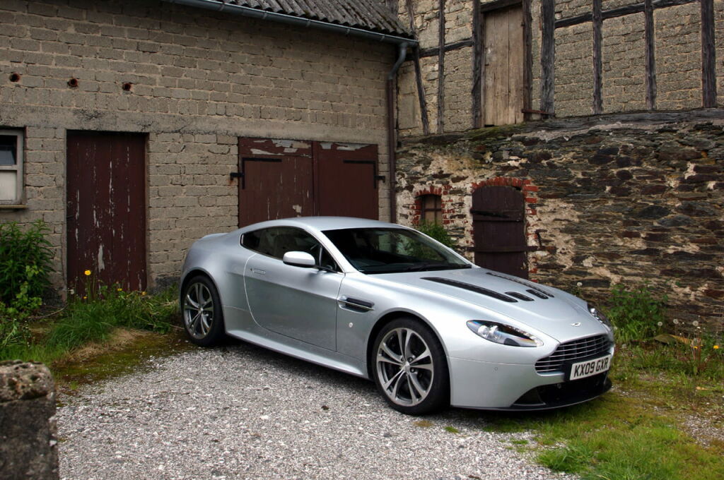 Aston Martin V12 Vantage
