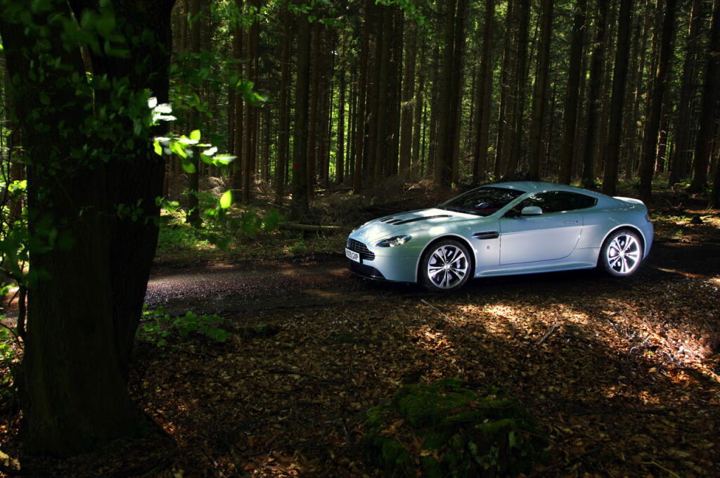 Aston Martin V12 Vantage