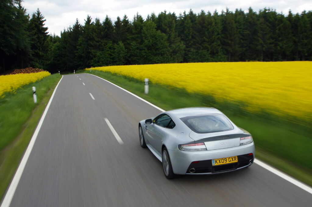 Aston Martin V12 Vantage