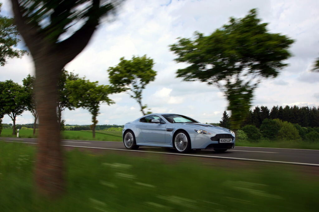 Aston Martin V12 Vantage