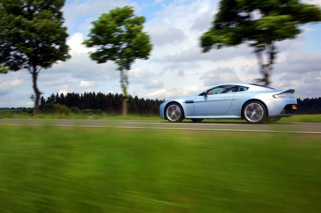 Aston Martin V12 Vantage