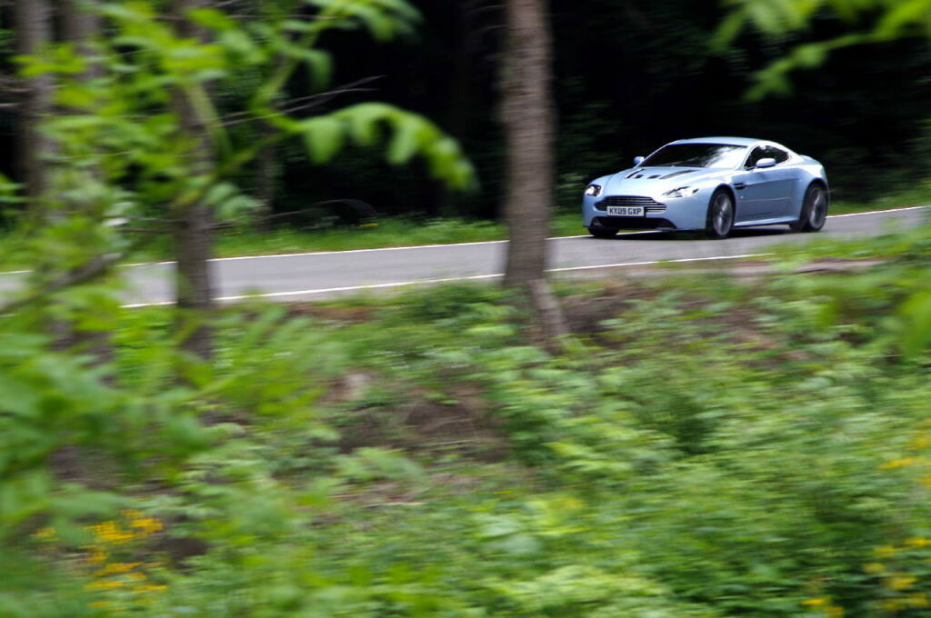 Aston Martin V12 Vantage