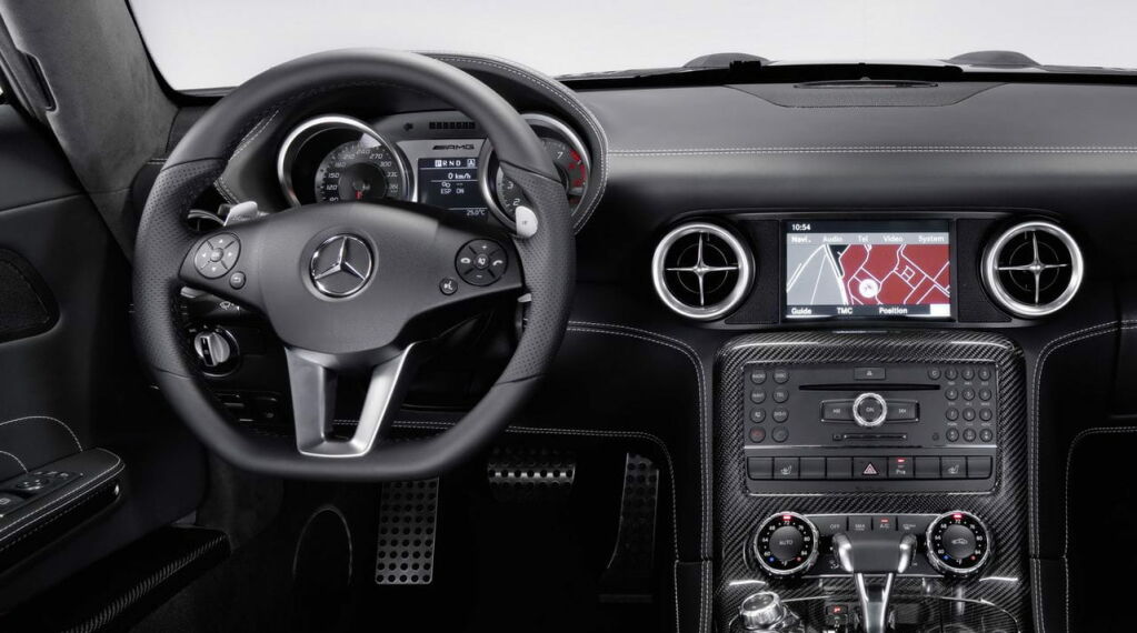 Mercedes SLS AMG, bocetos e interior