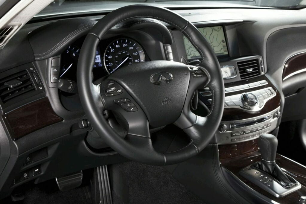 infiniti-m-2011-3