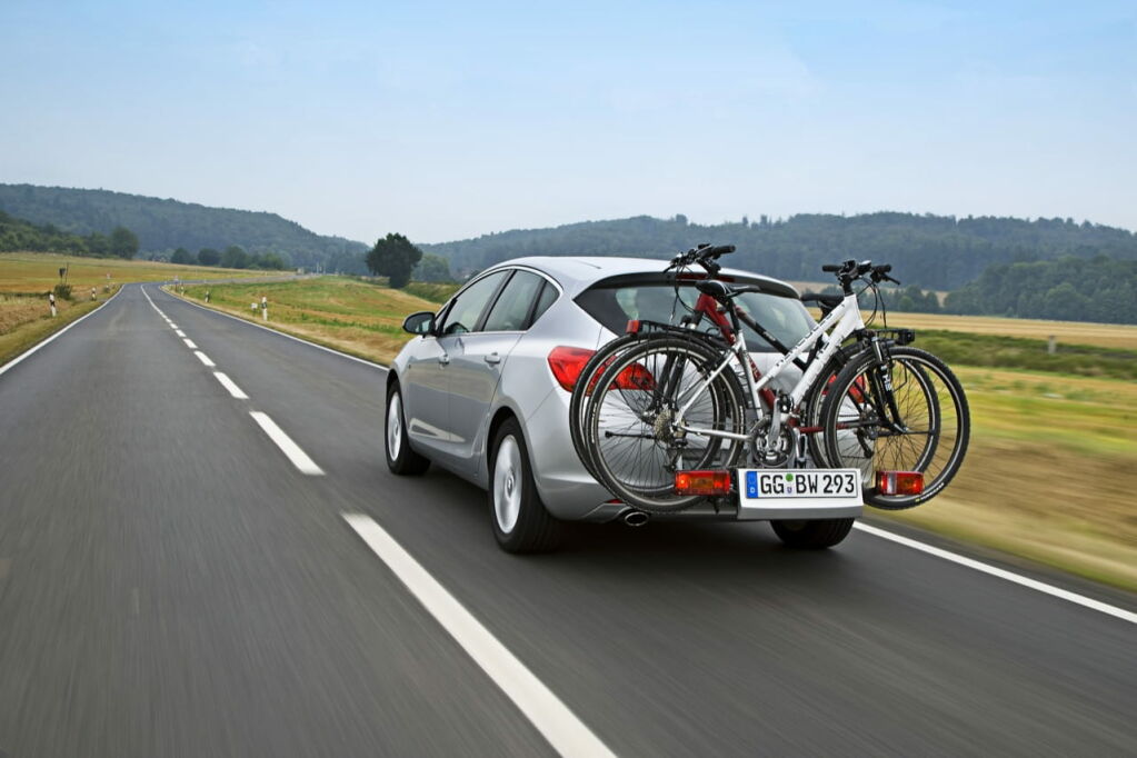 Sistema Flexfix para el transporte de bicicletas en el Opel Astra