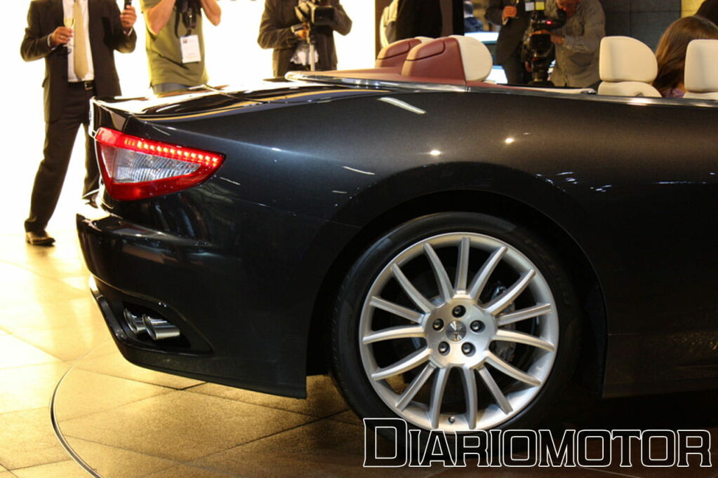 Galería Maserati GranCabrio, elegancia italiana en Frankfurt 2009