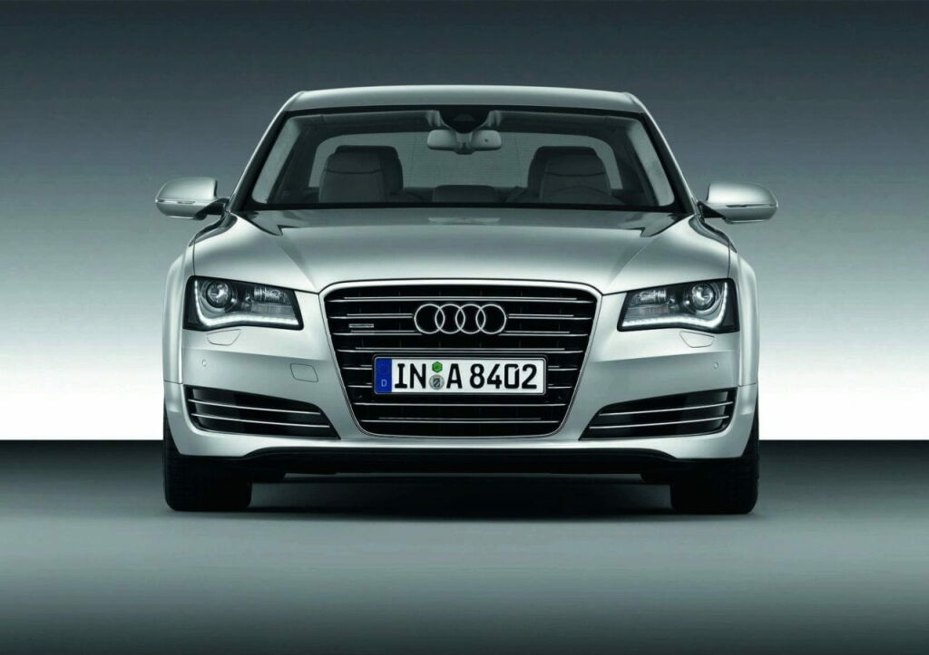Audi A8 2011-25