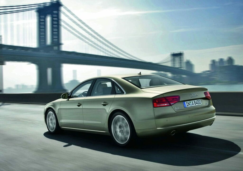 Audi A8 2011-26