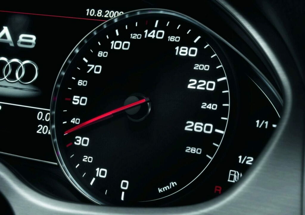 Audi A8 2011-32