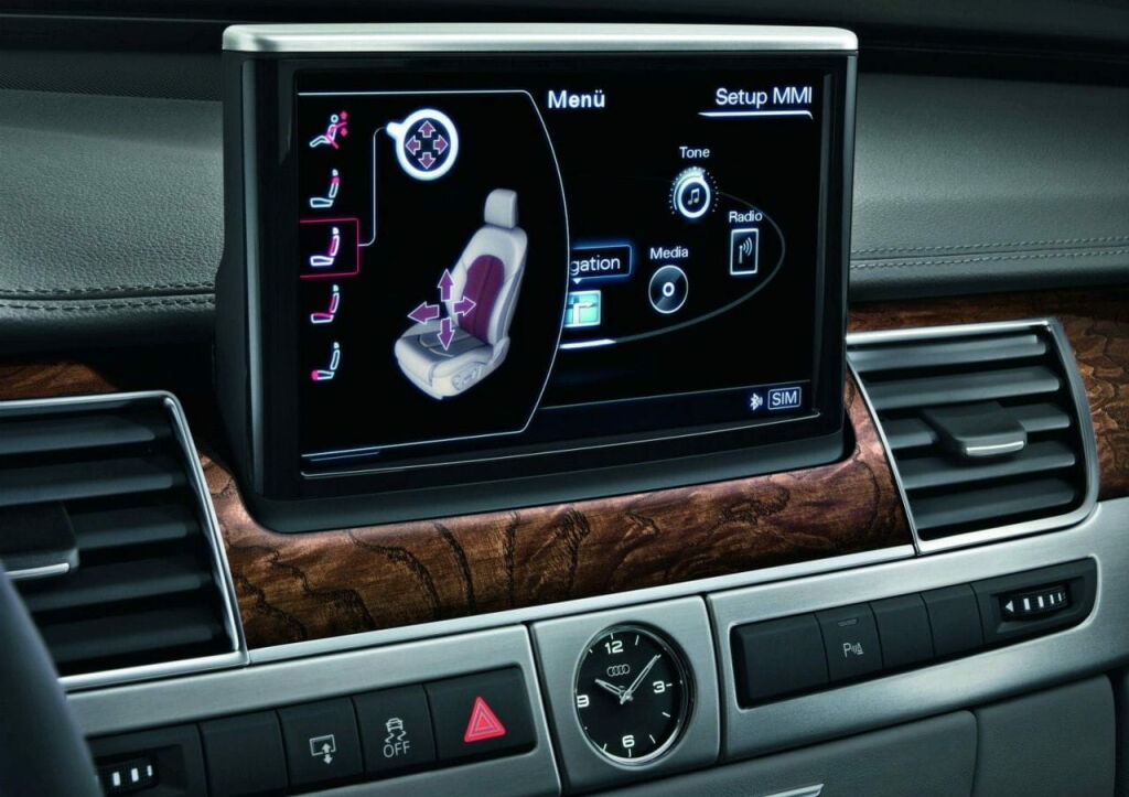 Audi A8 2011-4