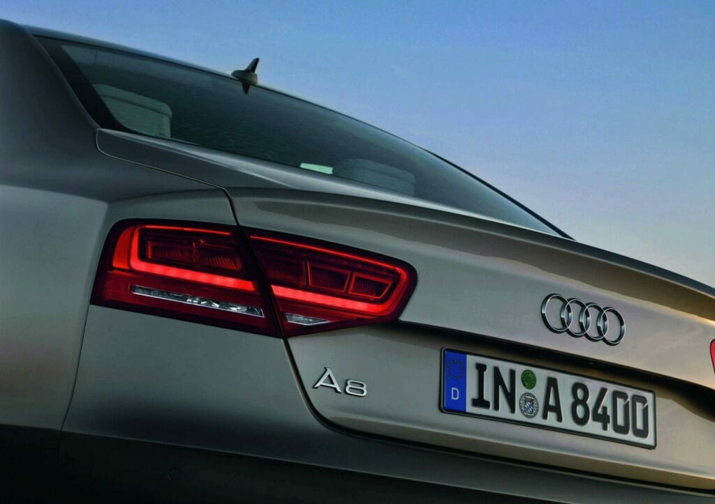 Audi A8 2011-51