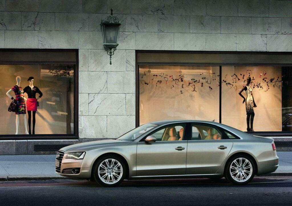 Audi A8 2011-6