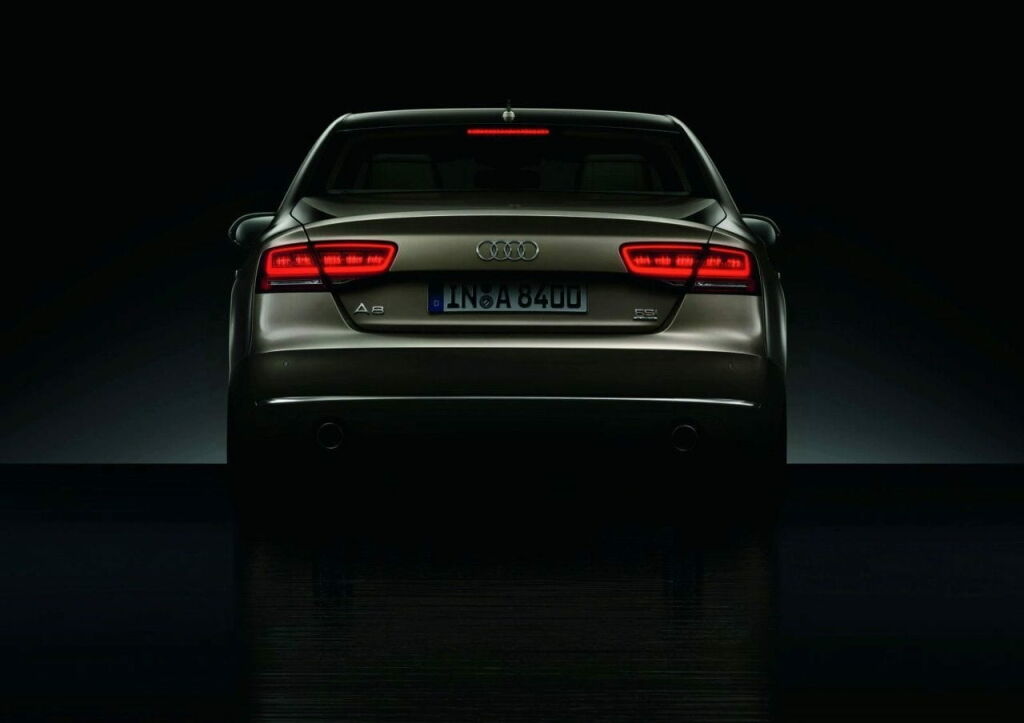 Audi A8 2011-7