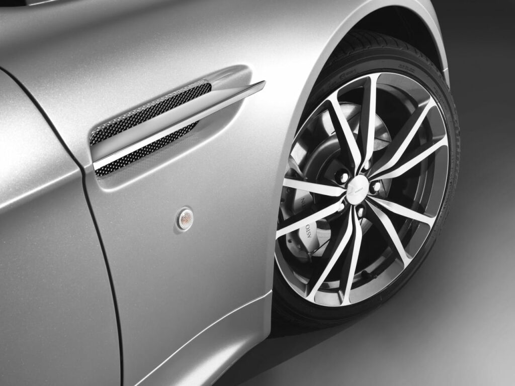 Aston Martin V8 Vantage 2010