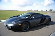 McLaren MP4-12C, pocos kilos y mucha tecnología para vencer al cavallino