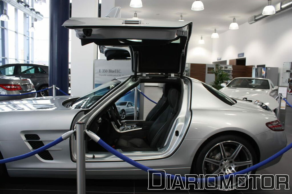 Mercedes SLS AMG en el concesionario
