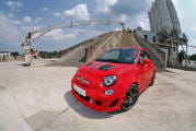 Fiat 500 Abarth Ferrari Dealers Edition por Pogea Racing