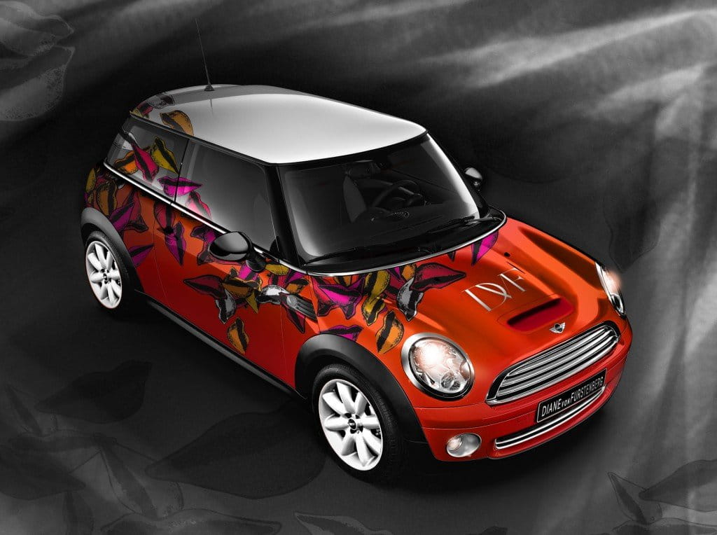Mini Cooper Life Ball 2010 por Diane von Furstenberg