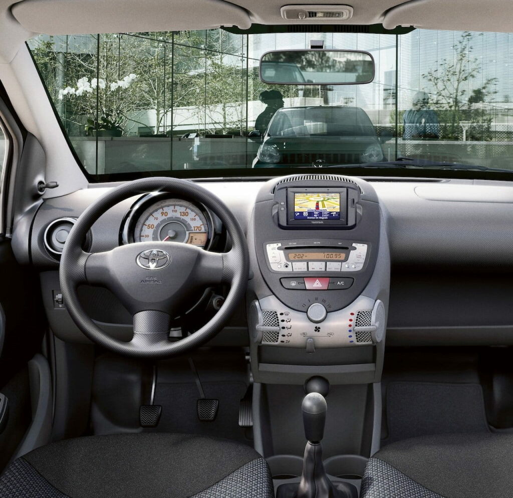 Toyota Aygo 2011, nuevo equipo Aygo Connect