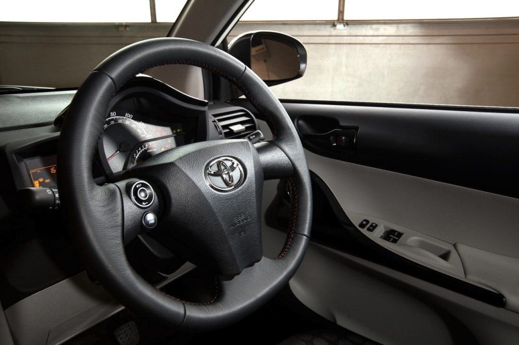 Toyota iQ 2011