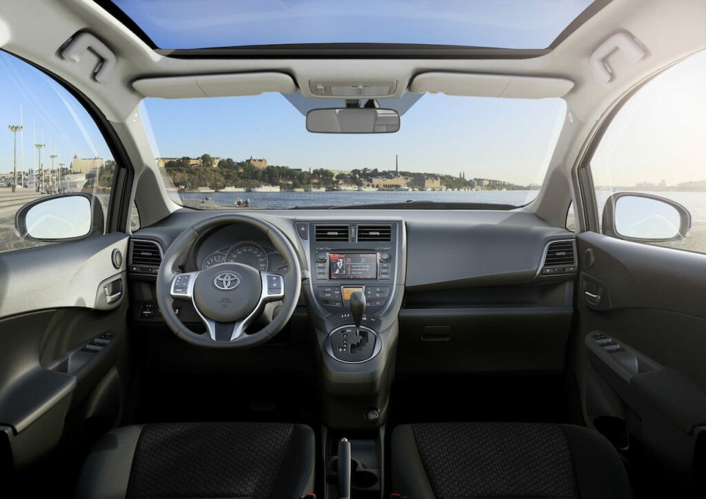 Toyota Verso 2 2011