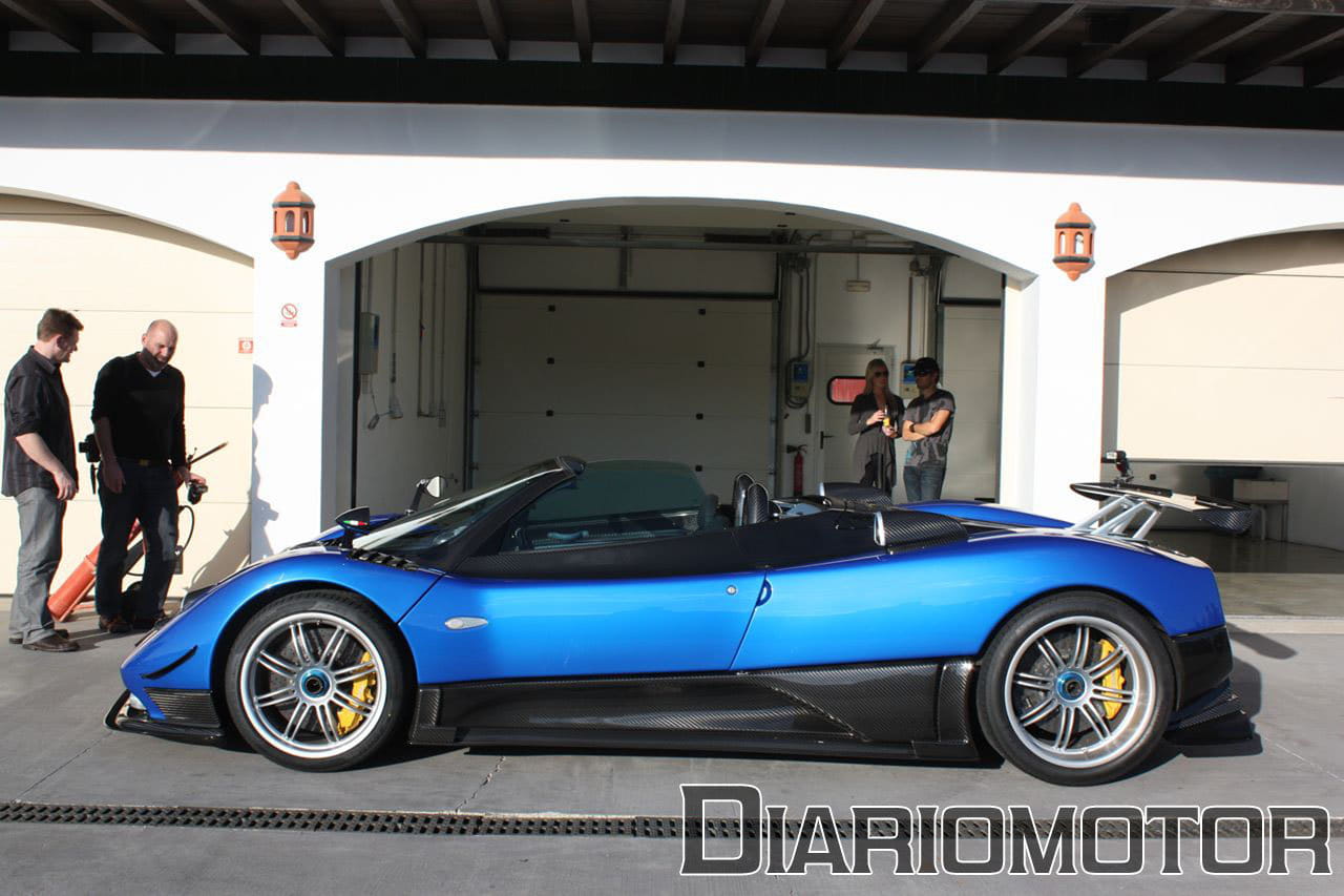 Circuito zonda : Foto de presentación del pagani zonda r en el