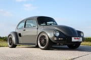 Volkswagen Beetle y Porsche Boxster, dos en uno por CarMaxx