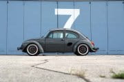 Volkswagen Beetle y Porsche Boxster, dos en uno por CarMaxx