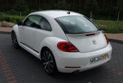 Volkswagen_New_Beetle_2012-008