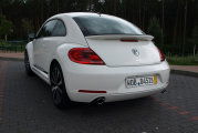 Volkswagen_New_Beetle_2012-012