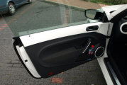 Volkswagen_New_Beetle_2012-017