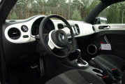 Volkswagen_New_Beetle_2012-018