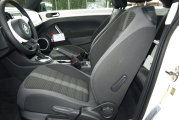 Volkswagen_New_Beetle_2012-019