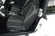 Volkswagen_New_Beetle_2012-020