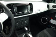 Volkswagen_New_Beetle_2012-021