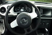 Volkswagen_New_Beetle_2012-022