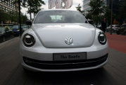 Volkswagen_New_Beetle_2012-023