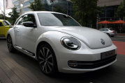 Volkswagen_New_Beetle_2012-024